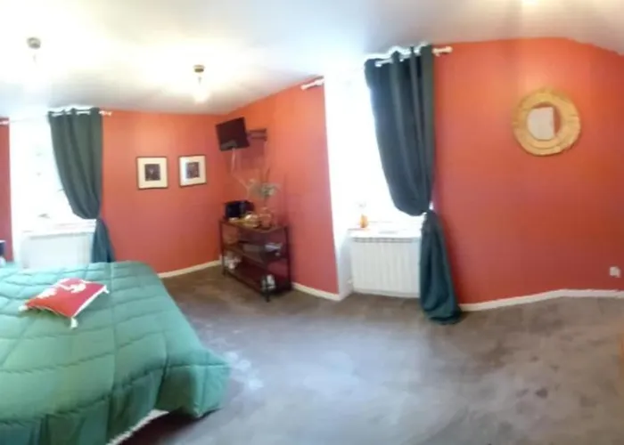 Отель Au Bord De L'eau Sur Cerou *