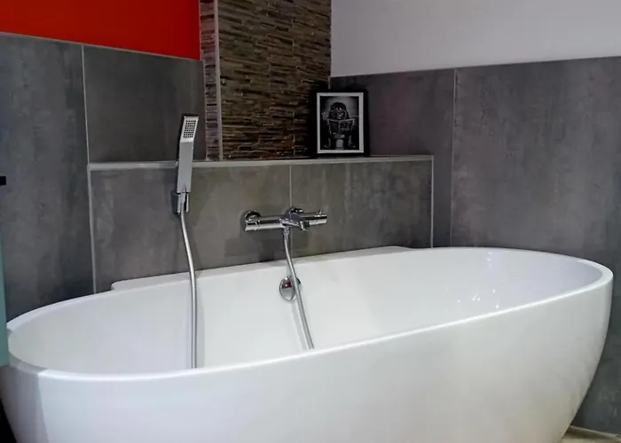 Отель Au Bord De L'eau Sur Cerou