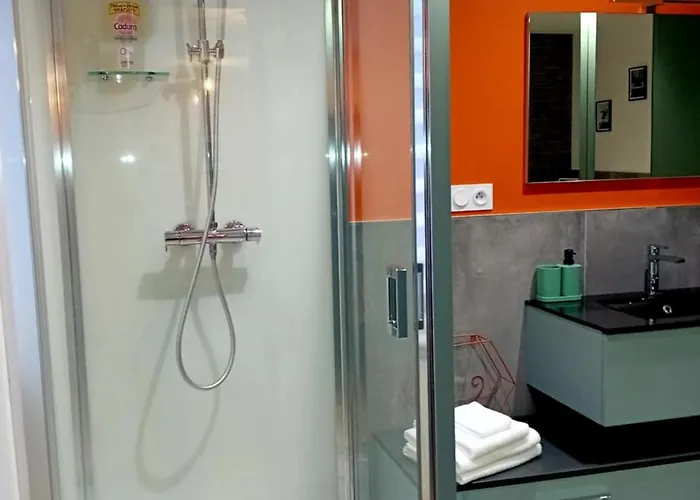 Au Bord De L'eau Sur Cerou *