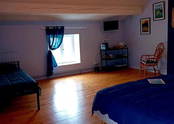 Au Bord De L'eau Sur Cerou Отель *