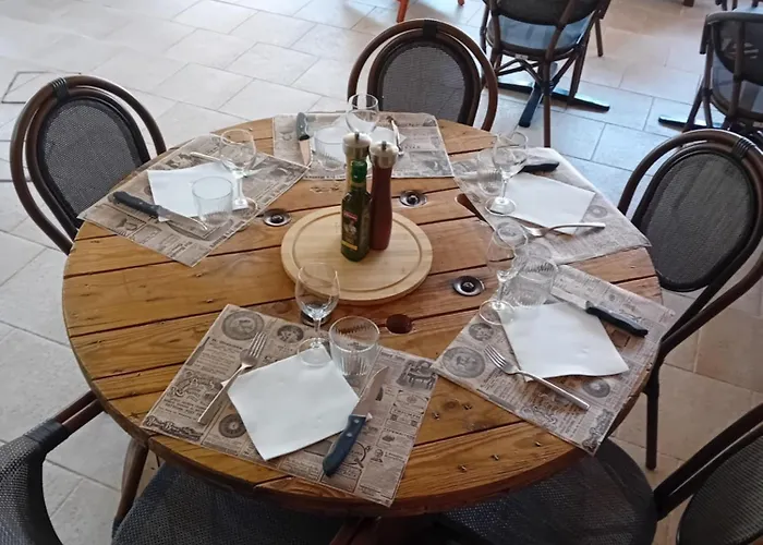 Отель Au Bord De L'eau Sur Cerou