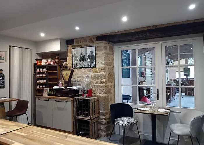 Au Bord De L'eau Sur Cerou Отель *